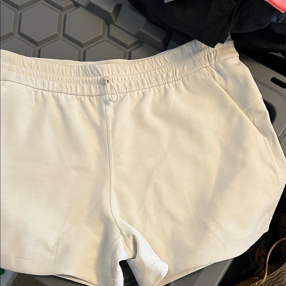 Lululemon Socyreme Women's White Elastic-Waist Comfort Shorts